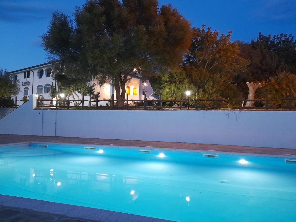 Agriturismo Palas De Serra Country Resort Onifai 外观 照片
