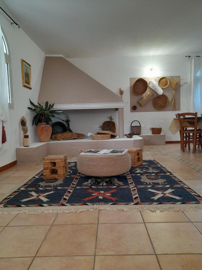 Agriturismo Palas De Serra Country Resort Onifai 外观 照片