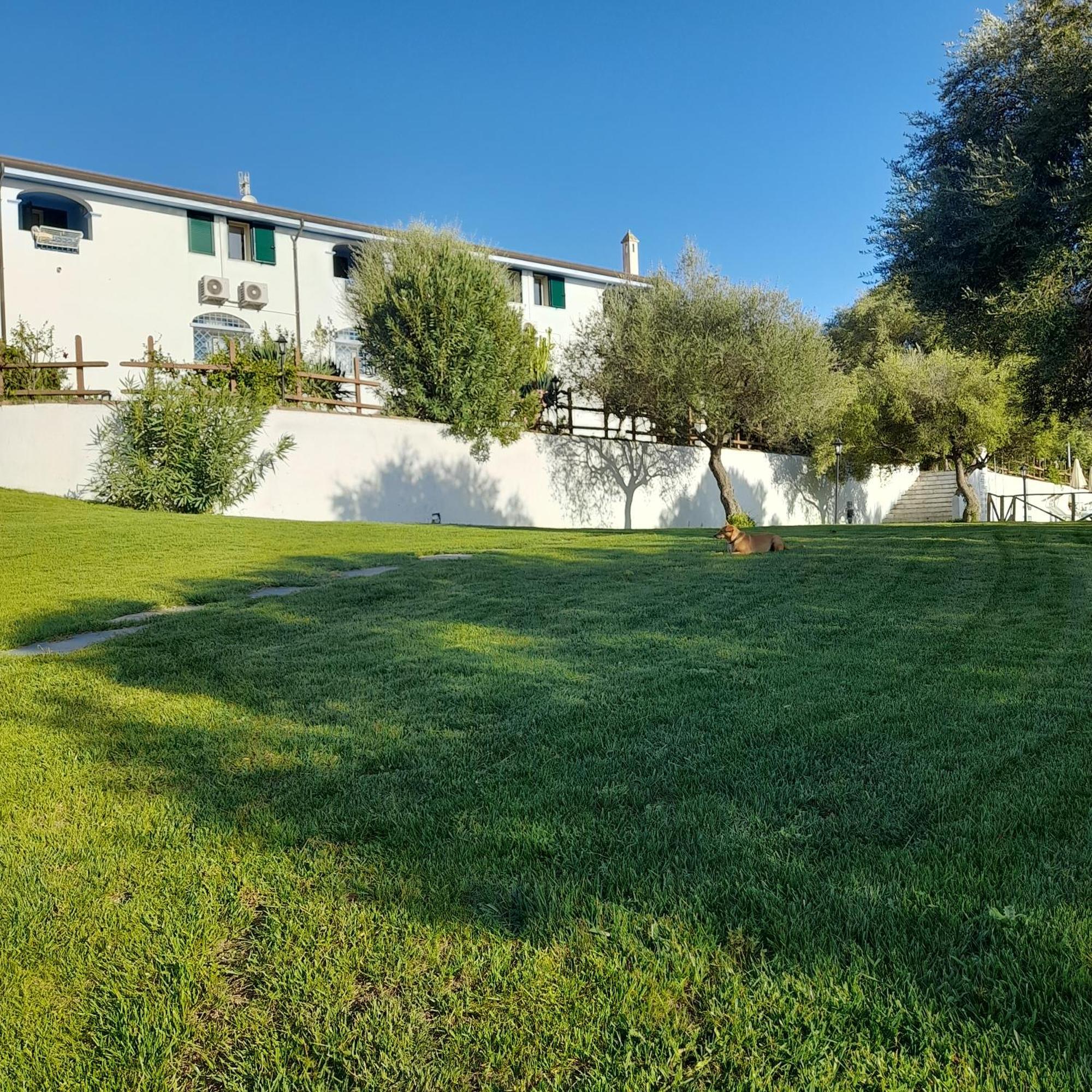 Agriturismo Palas De Serra Country Resort Onifai 外观 照片