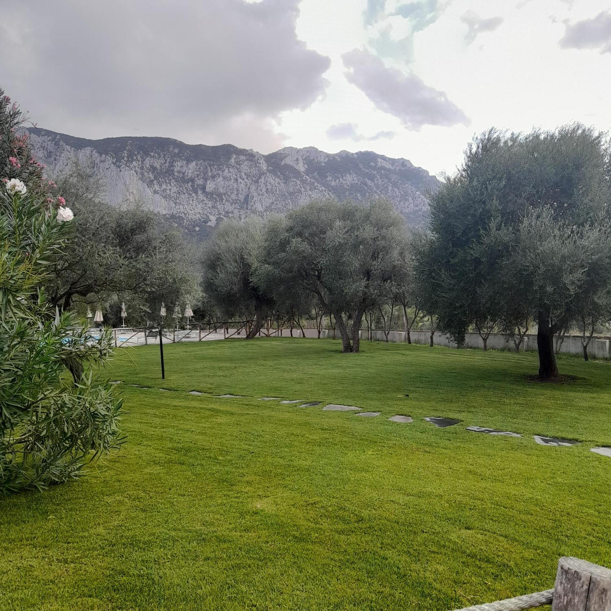 Agriturismo Palas De Serra Country Resort Onifai 外观 照片