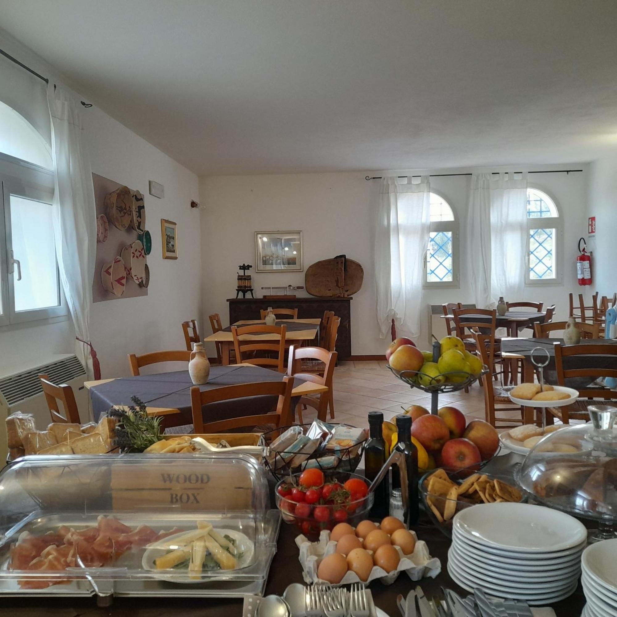 Agriturismo Palas De Serra Country Resort Onifai 外观 照片